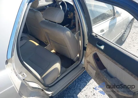 1993 Acura Legend Ls z USA, uszkodzony, nr VIN JH4KA7673PC027848